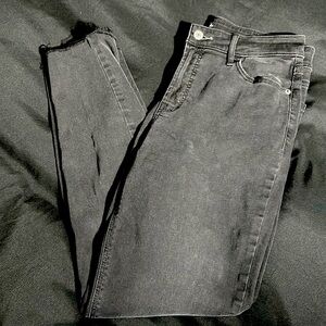Black Old Navy High Rise Rockstar Super Skinny jeans Raw Hem
